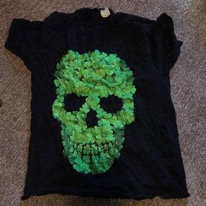 3 leaf clover Irish skull t shirt